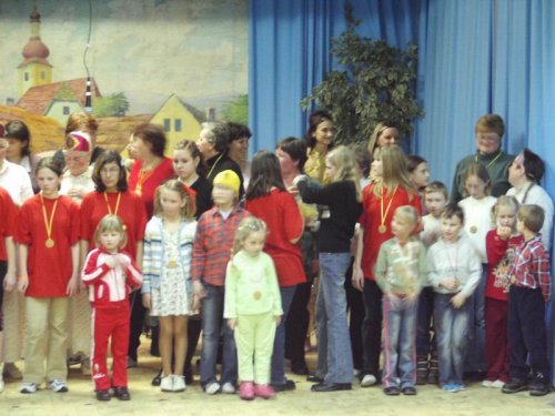 Hraje celá dědina aneb S veselou myslí na nesmysly. - 18.3.2006